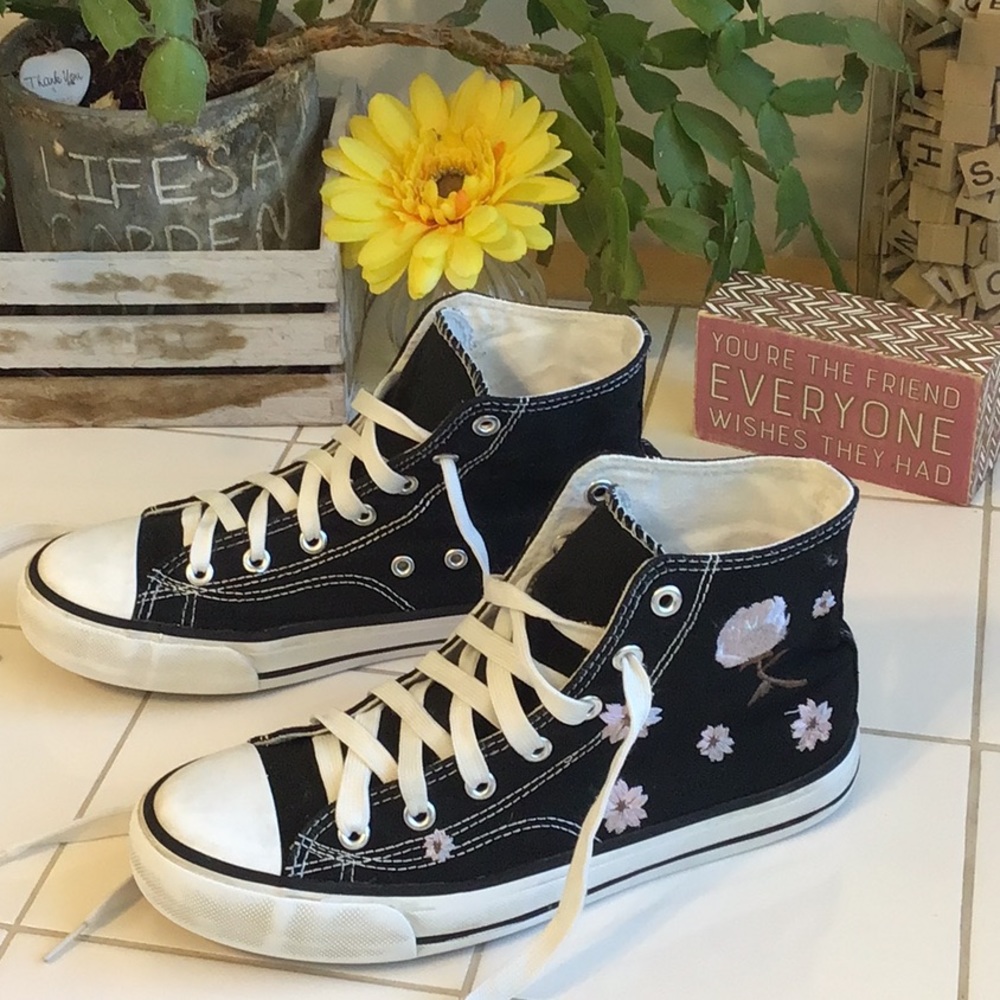 ‘kufeiti’ Hi-Top Pink Floral Embroidered Sneakers (#10)
